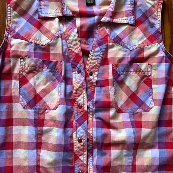 Bit & Briddle Plaid Sleeveless Pearl Snap, 1X - Picture 3 of 4